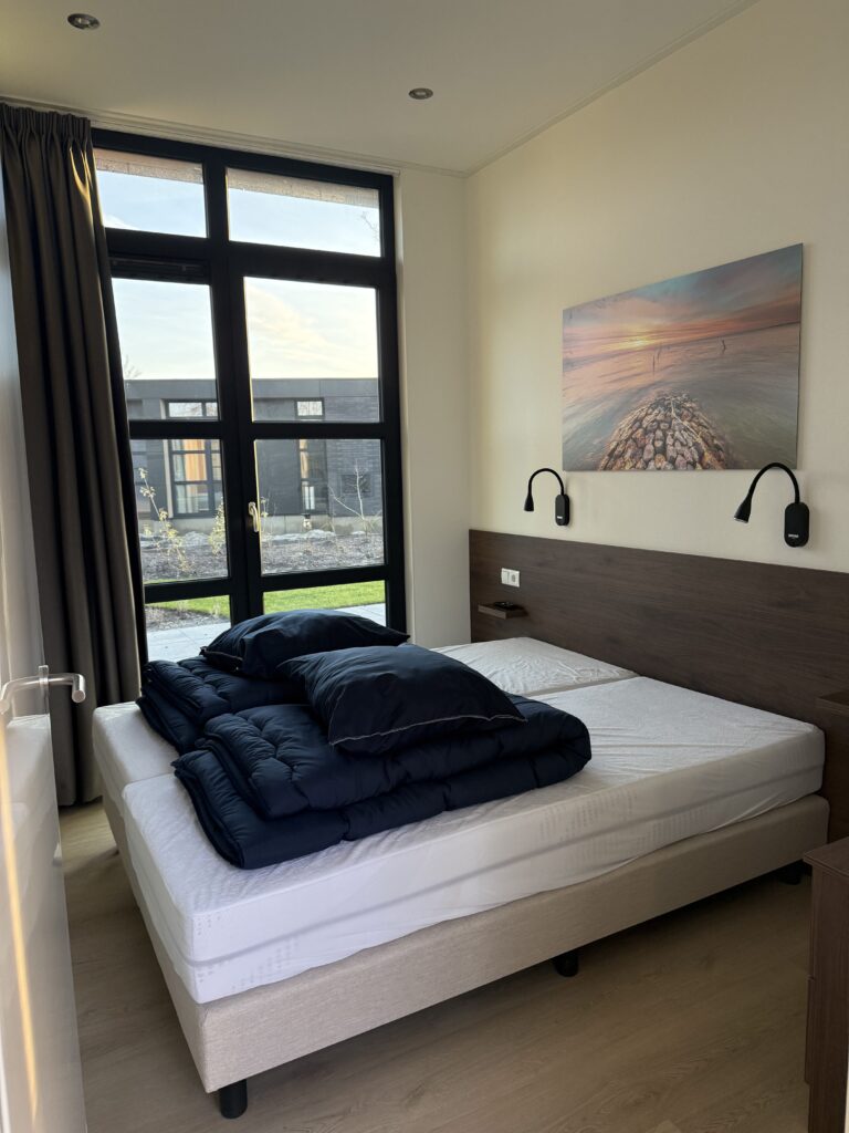 Luxury bedroom box spring bed Villa Meerzicht Workum
